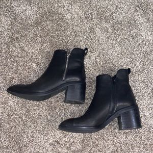 Black leather Vaneli ankle booties- size 6.5